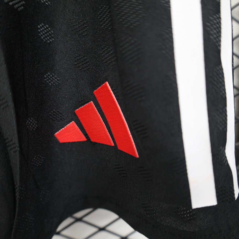 25-26 Liverpool Home Soccer Shorts Player Version