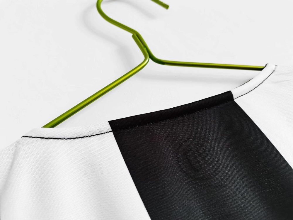 04-05 Juventus Retro Jersey Away