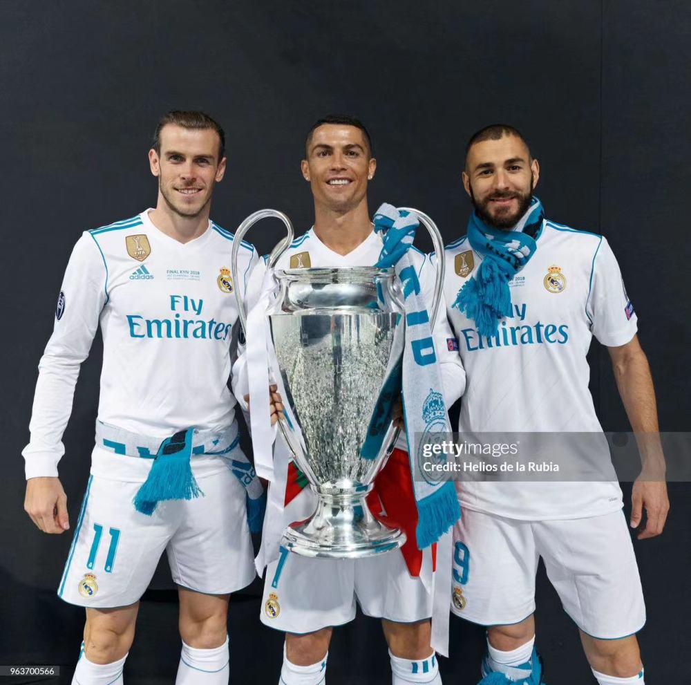 17-18 Real Madrid Home Retro Jersey Player Version Long Sleeve