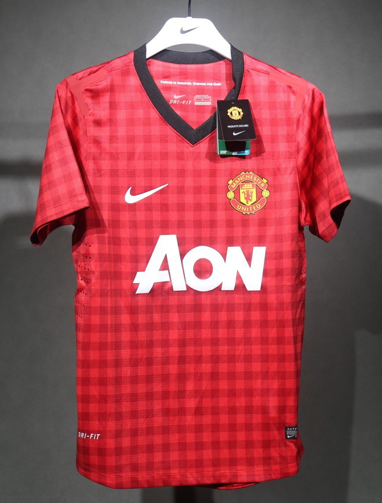 12-13 Manchester United Home Retro Jersey Player Edtion