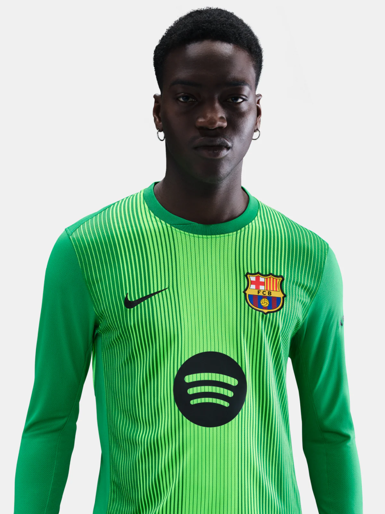 25-26 Barcelona Goalkeeper Soccer Jersey Long Sleeve Green