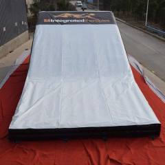 Inflatable landing ramp air bag for skiing