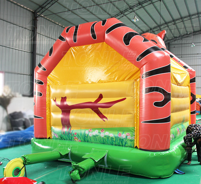 Factory custom inflatable tiger bouncy castle