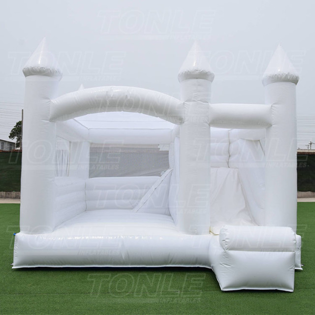 Customized macaron color wedding slide castle bounce house combination