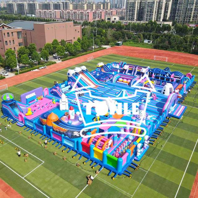 Factory wholesale price custom the world's largest inflatable theme playground amusement park