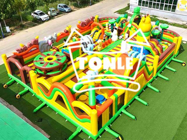 Inflatable playground for zoos, inflatable animal park for children and adults