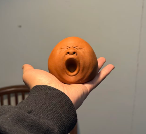 Clay makes face sculptures(A023)