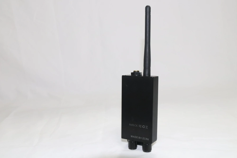 VS-M8000 spy bug detector can detect GPS trackers, hidden cameras, and eavesdropping devices.