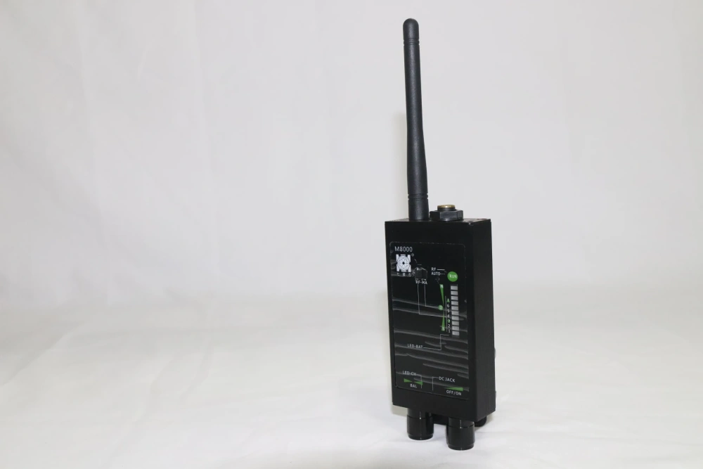 VS-M8000 spy bug detector can detect GPS trackers, hidden cameras, and eavesdropping devices.
