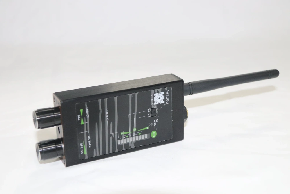 VS-M8000 spy bug detector can detect GPS trackers, hidden cameras, and eavesdropping devices.