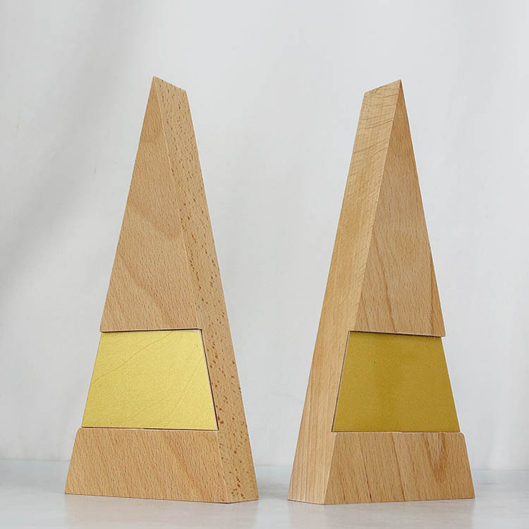 Gold Metal Plated Personalized Triangle Shape Wood Trophy MH-LJ0908