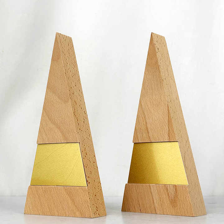 Gold Metal Plated Personalized Triangle Shape Wood Trophy MH-LJ0908