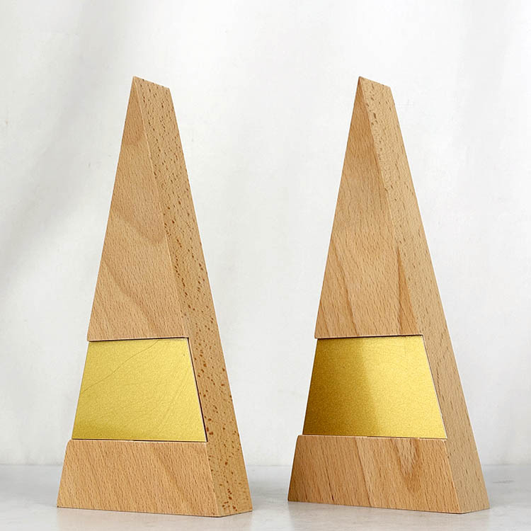 Gold Metal Plated Personalized Triangle Shape Wood Trophy MH-LJ0908