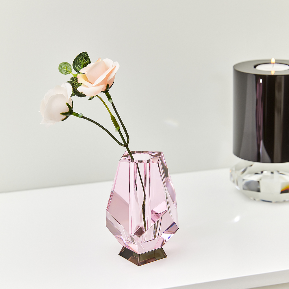 Hot Sale Modern Style Transparent Crystal Vase Interior Decoration Pink Crystal Glass Flower Bud Vase