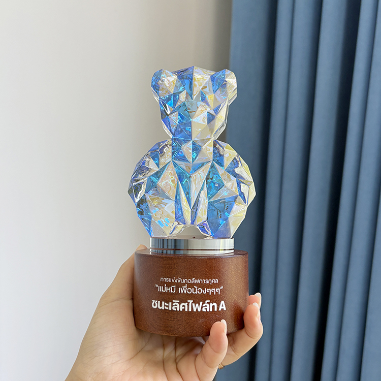 Rainbow Teddy Bear Shape Crystal Trophy Awards with Wooden Base for Kids Students MH-LJ0790