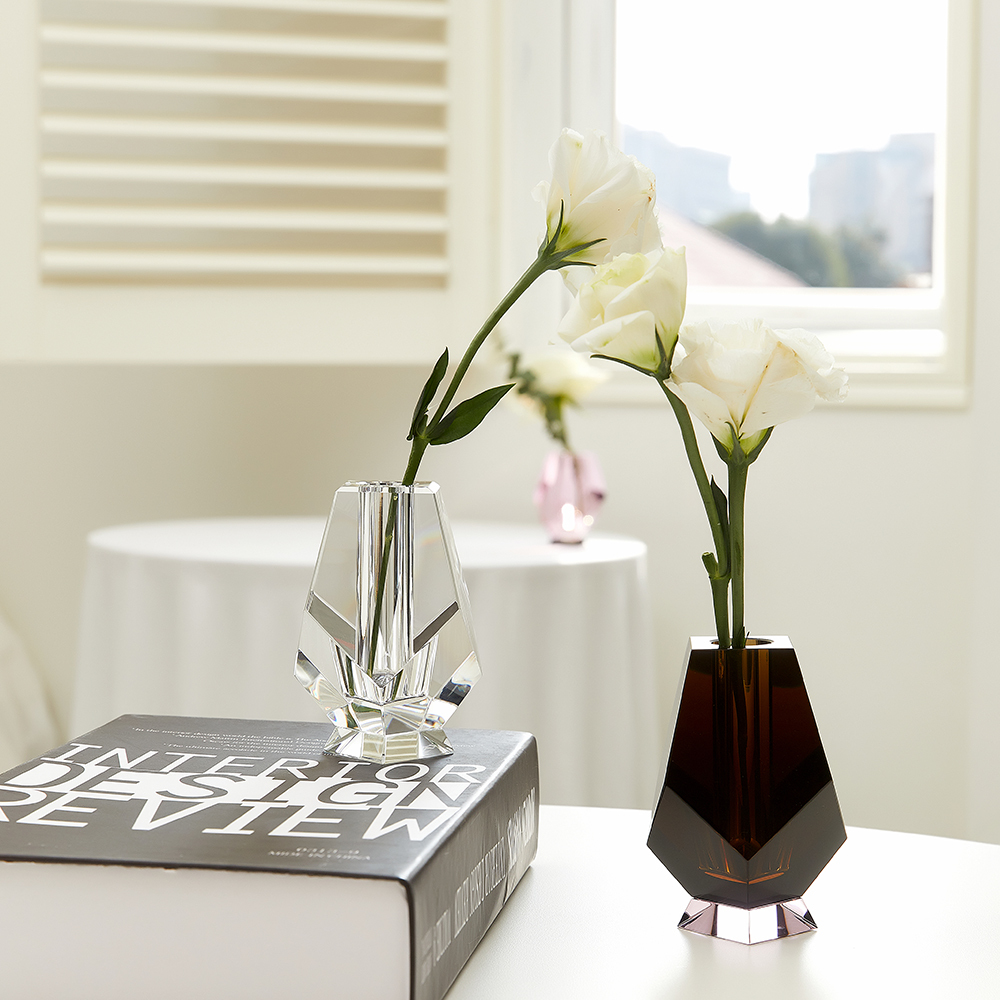 Hot Sale Modern Style Transparent Crystal Vase Interior Decoration Pink Crystal Glass Flower Bud Vase