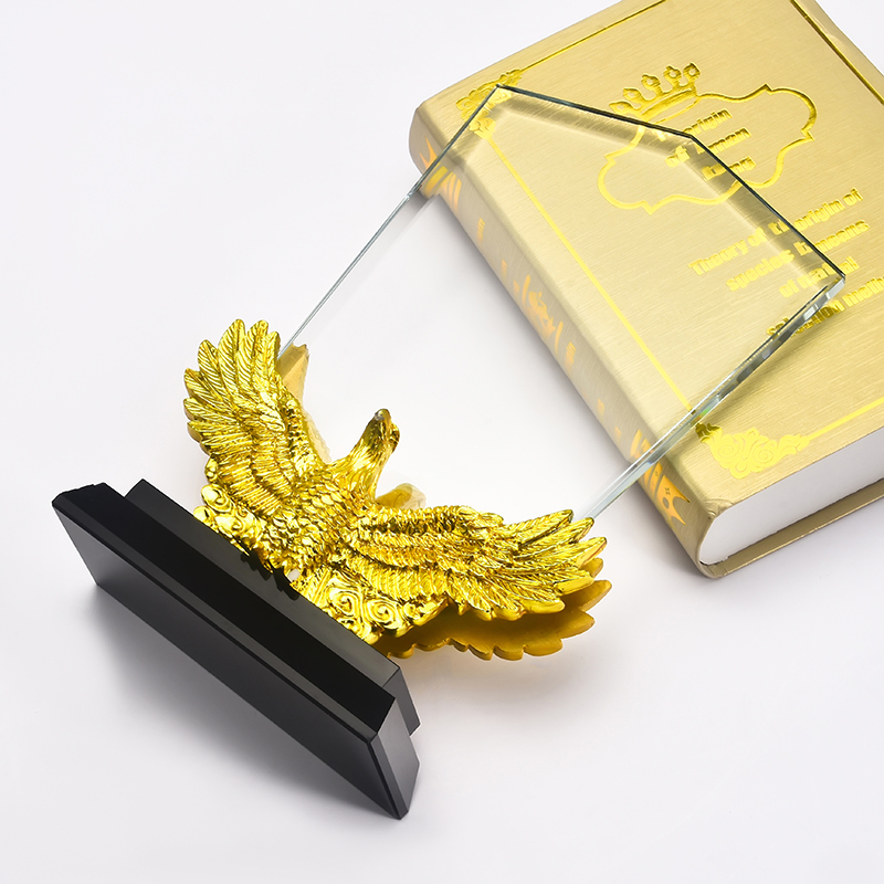 Wholesale Factory Price Fine Workmanship Creative Events Souvenirs Crystal Awards Golden Eagle Trophy