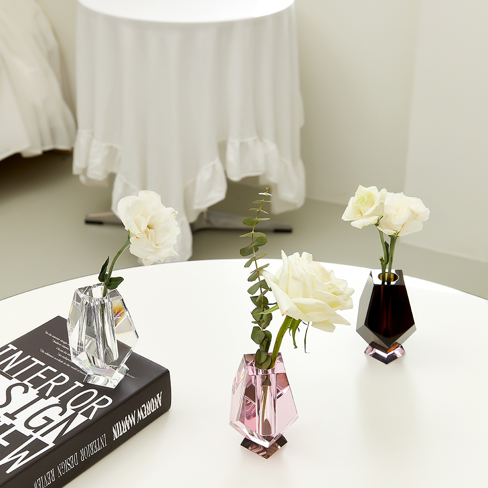 Hot Sale Modern Style Transparent Crystal Vase Interior Decoration Pink Crystal Glass Flower Bud Vase