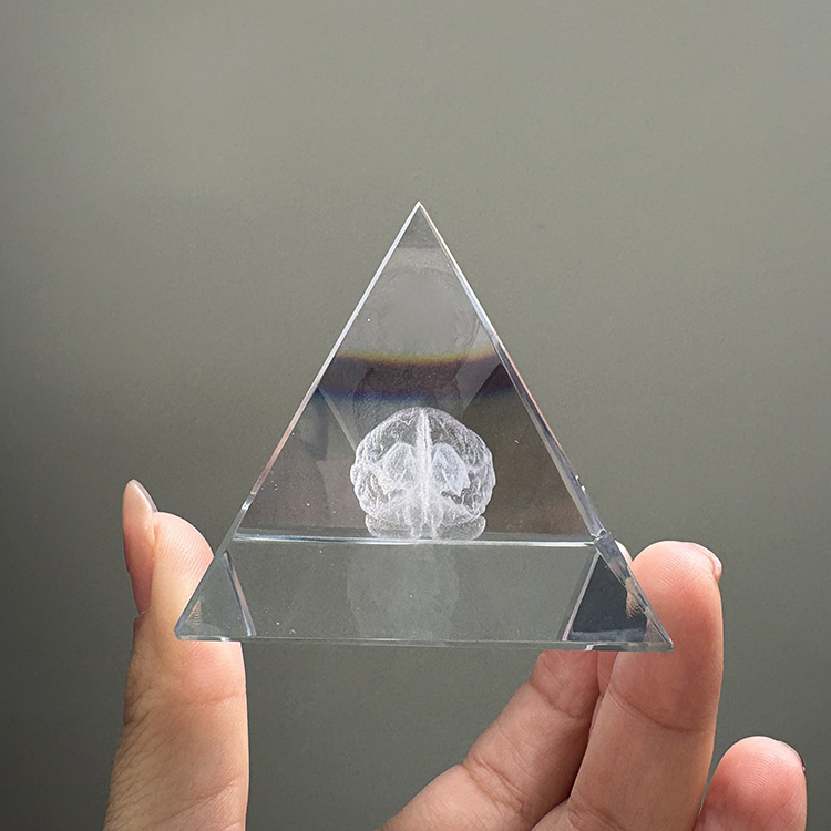 3D Laser Brain Glass Crystal Pyramid MH-F0679