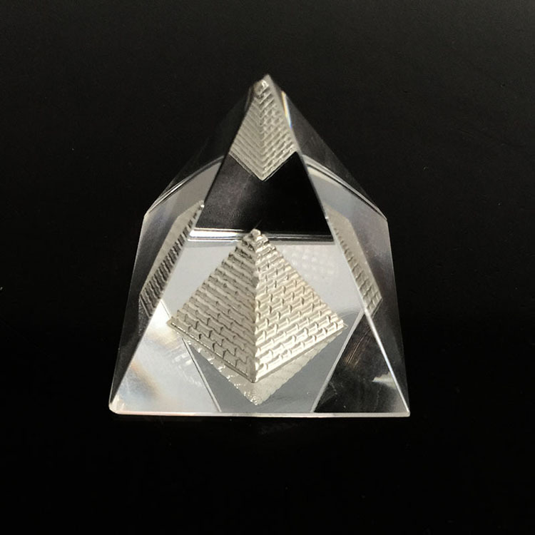 Crystal Clear Glass Egyptian Pyramid Paperweight MH-F0197