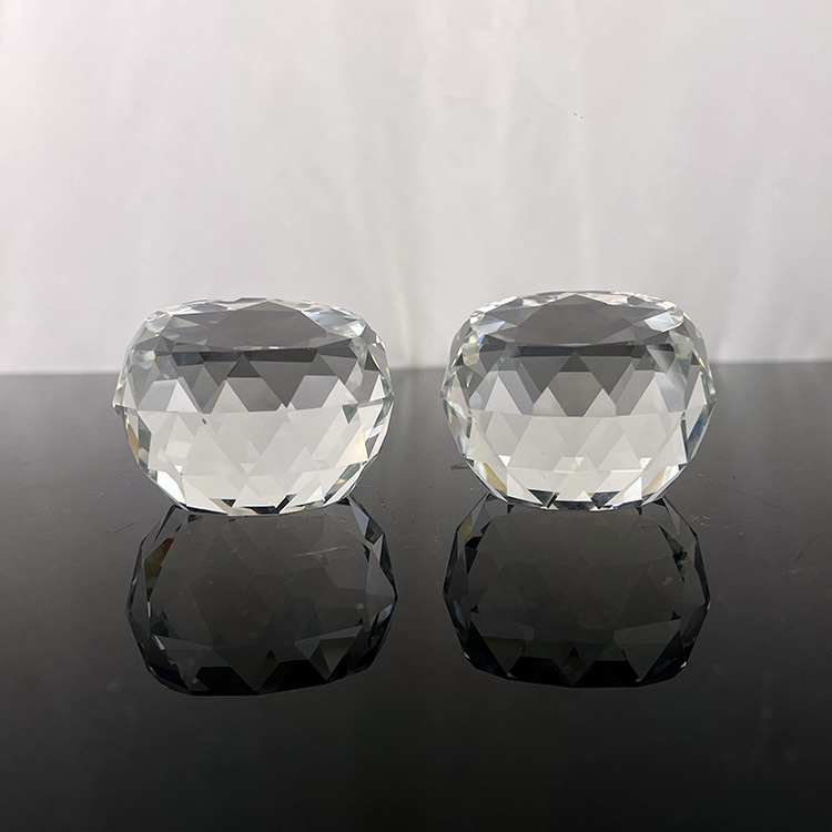 Clear Round Diamond Cut Paperweight MH-F0622