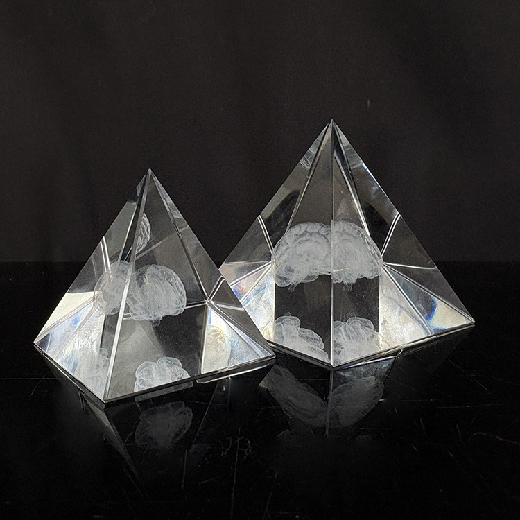 3D Laser Brain Glass Crystal Pyramid MH-F0679