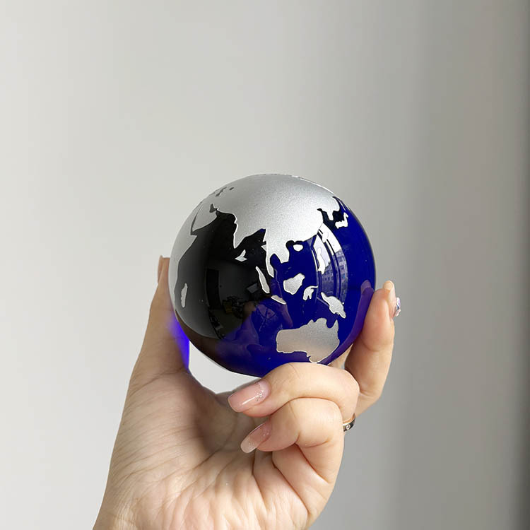 Blue Glass Crystal Glass Globe Paperweight with Gold Silver Map MH-Q0299