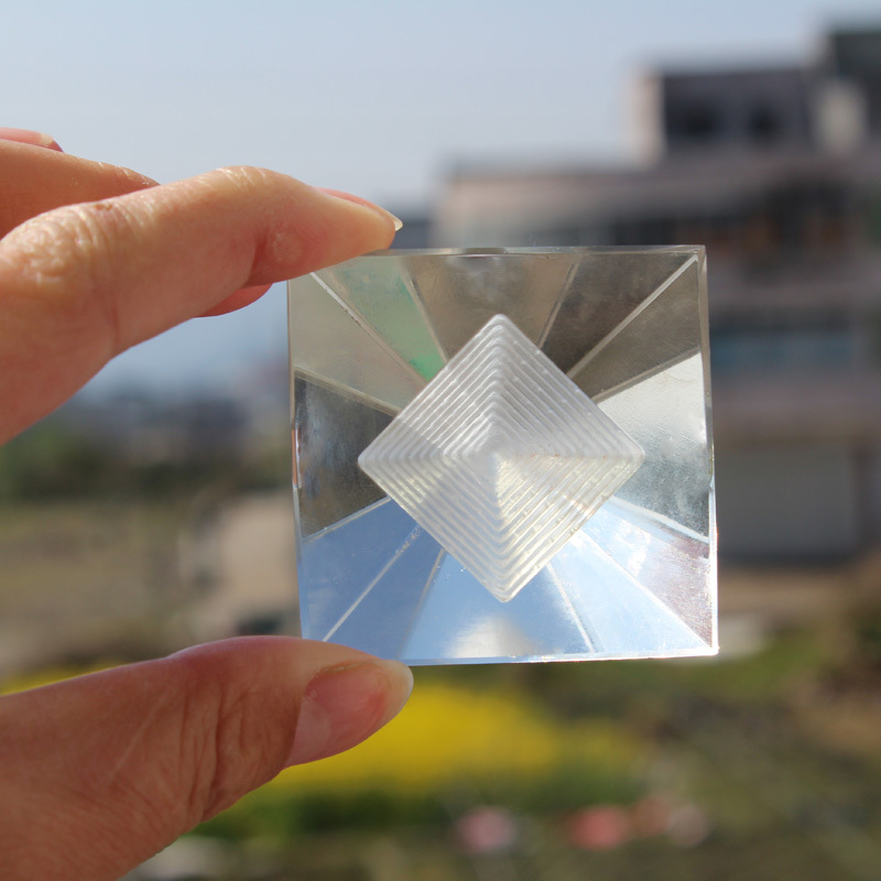 Crystal Clear Glass Egyptian Pyramid Paperweight MH-F0197