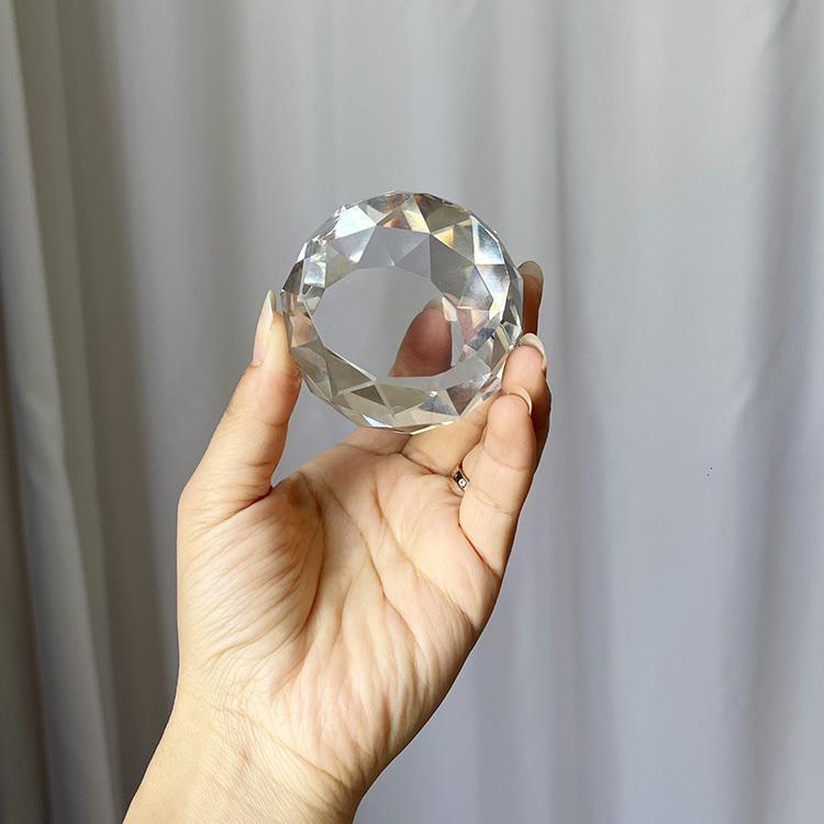 Clear Round Diamond Cut Paperweight MH-F0622