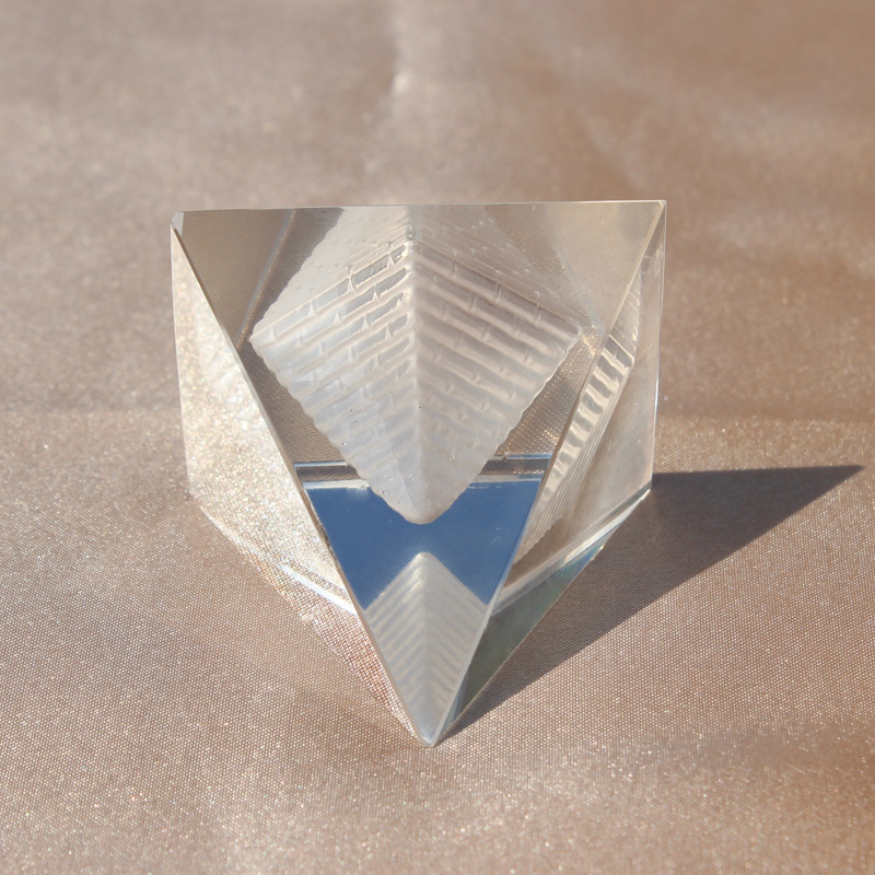 Crystal Clear Glass Egyptian Pyramid Paperweight MH-F0197