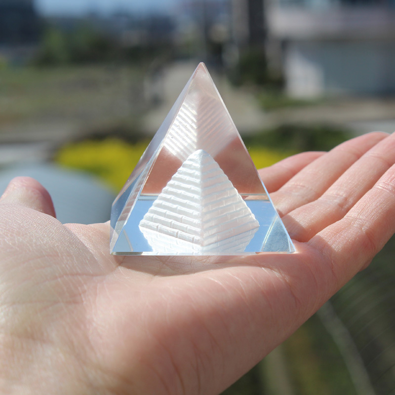 Crystal Clear Glass Egyptian Pyramid Paperweight MH-F0197