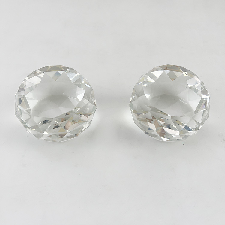 Clear Round Diamond Cut Paperweight MH-F0622