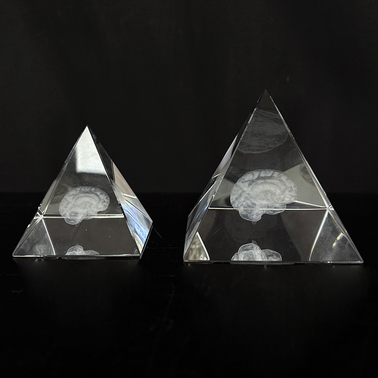 3D Laser Brain Glass Crystal Pyramid MH-F0679