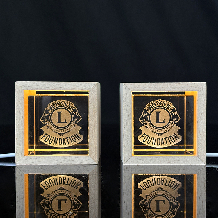 New Night Light Laser Personalized Crystal Block Cube Paperweight with Wooden Light Base MH-F0708