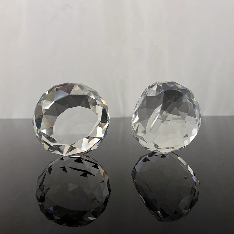 Clear Round Diamond Cut Paperweight MH-F0622