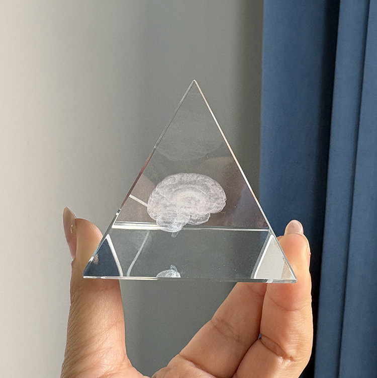 3D Laser Brain Glass Crystal Pyramid MH-F0679