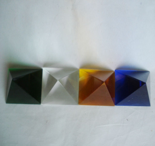 Glass Blue Crystal Egypt Pyramid MH-F0123