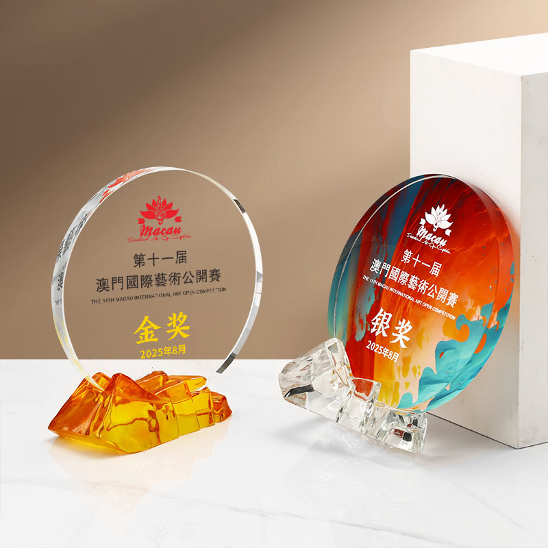 Eco-Friendly Round Glass Awards Liuli Crystal Trophy Mountain Design Laser Engraved Sports Trophy