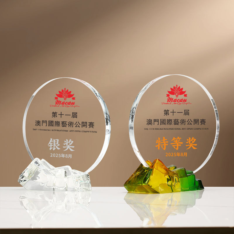 Eco-Friendly Round Glass Awards Liuli Crystal Trophy Mountain Design Laser Engraved Sports Trophy