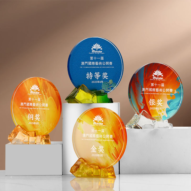 Eco-Friendly Round Glass Awards Liuli Crystal Trophy Mountain Design Laser Engraved Sports Trophy