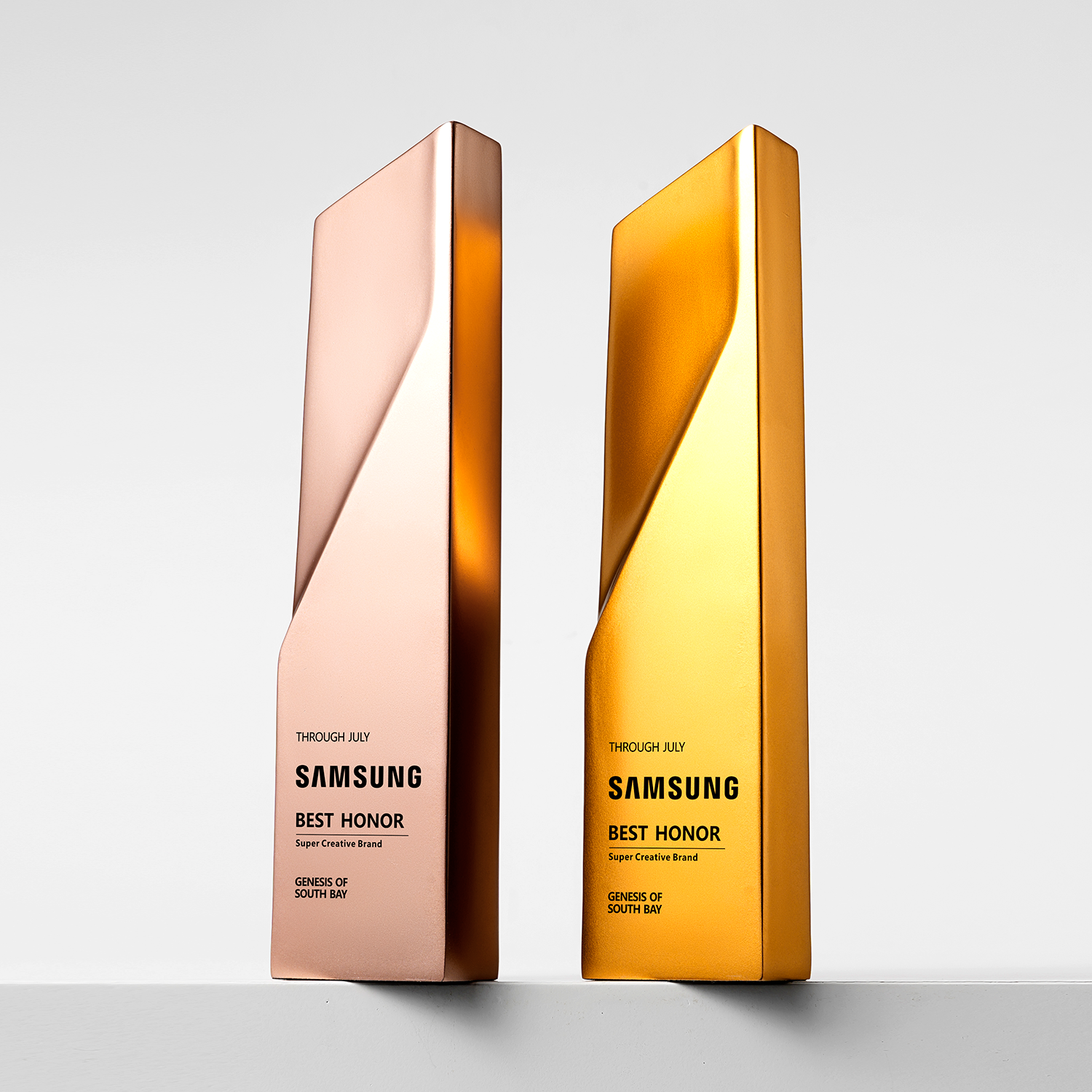 Custom Resin Trophy Creative Metal Plaque Award for Corporate Employee Recognition Ceremony