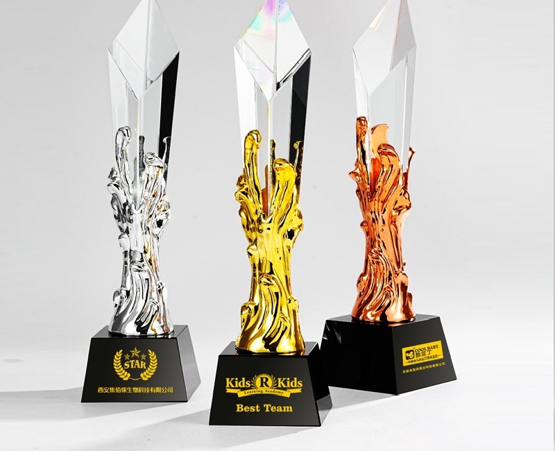 Honor of Crystal Customized Logo Trophy High Quality Transparent Excellent Honor Award Resin Crystal Trophy