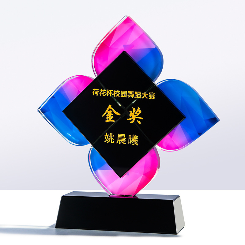 Luxury Crystal Glass Trophy Hand-Carved Polished  Four -leaf  Awards  for Home Decoration Business Gifts
