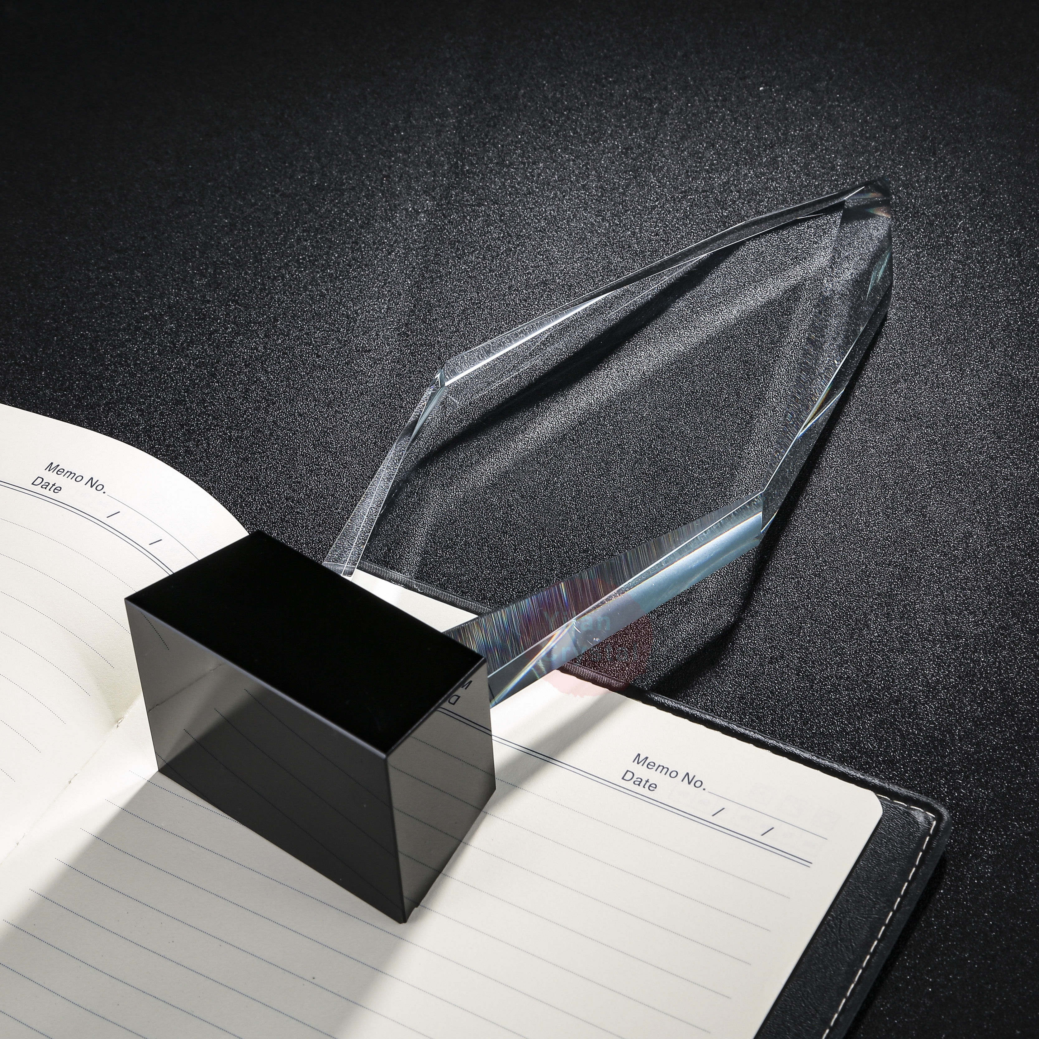 Design 3D Engraved Crystal for Anniversary Ceremony Embassy Trophy Crystal Award