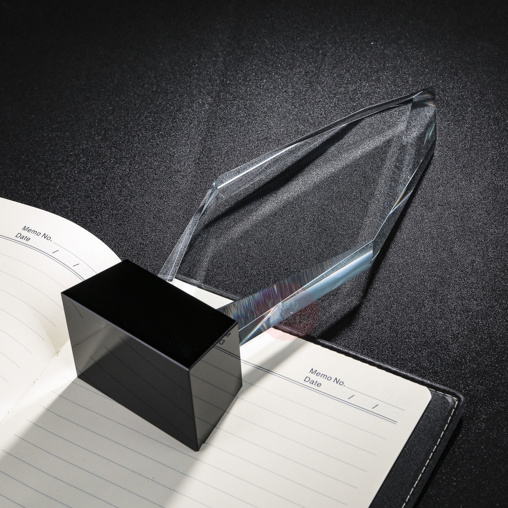 Design 3D Engraved Crystal for Anniversary Ceremony Embassy Trophy Crystal Award
