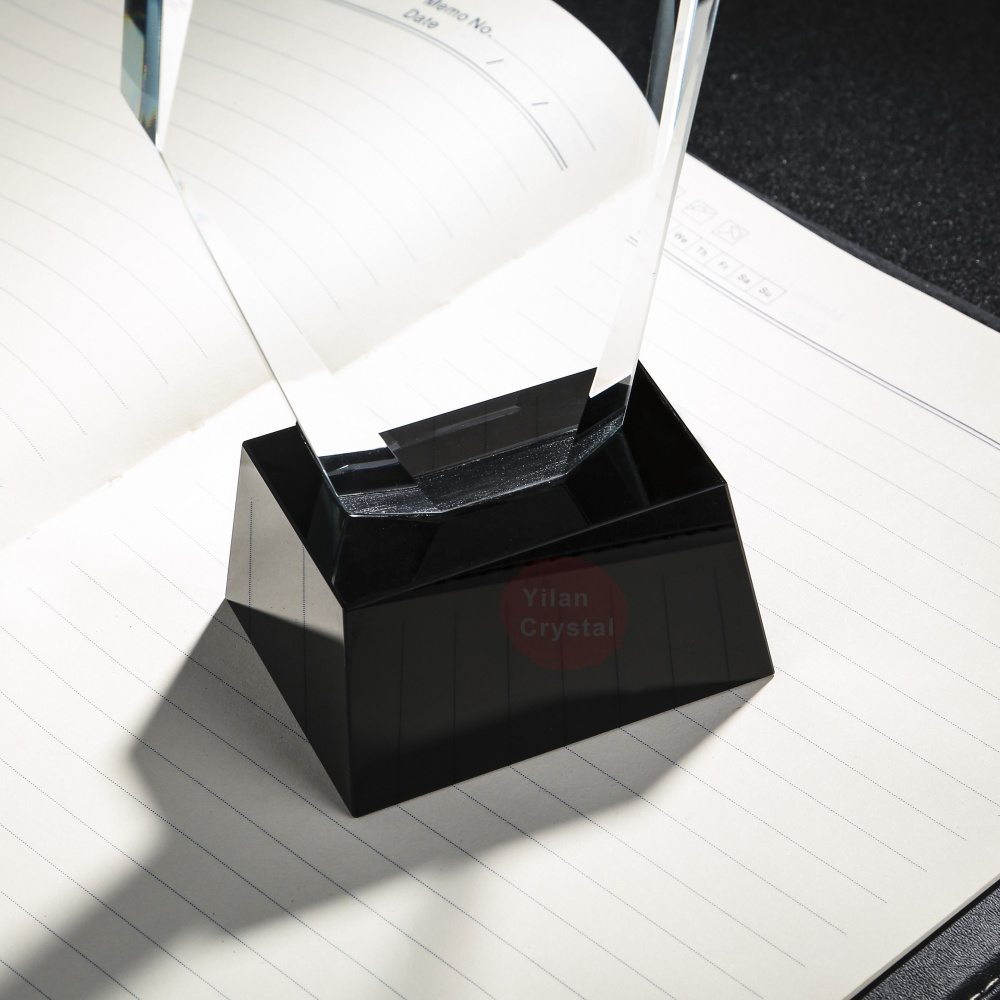 Design 3D Engraved Crystal for Anniversary Ceremony Embassy Trophy Crystal Award