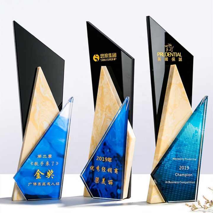 Promotional Asia Wholesale Handmade Custom Logo 3D Eagle Statue Award Hot Sale Crystal Dragon Plaque and Trophy Supplies