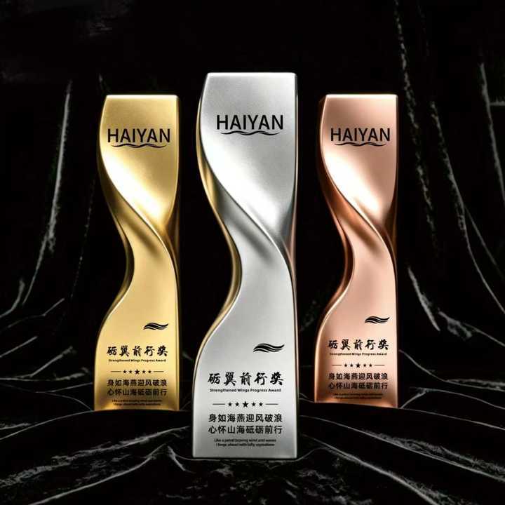 Streamlined Crystal Trophy Gold Silver Copper Color Award Customized Carving Honor Trophy