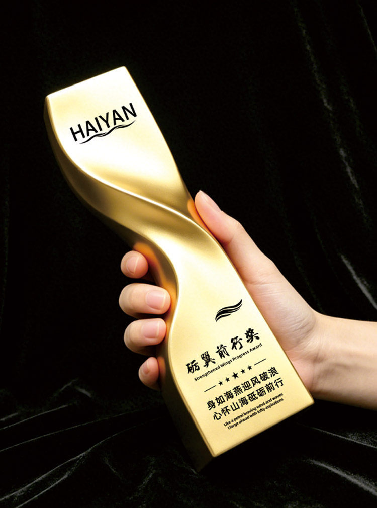 Streamlined Crystal Trophy Gold Silver Copper Color Award Customized Carving Honor Trophy
