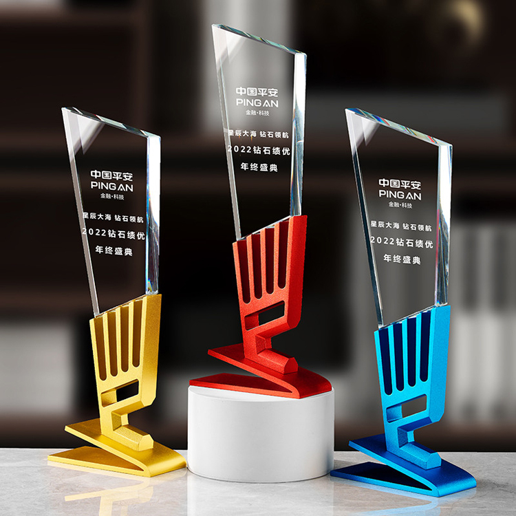 Professional Factory Wholesale Crafts Gold Metal Custom Glass Trophy